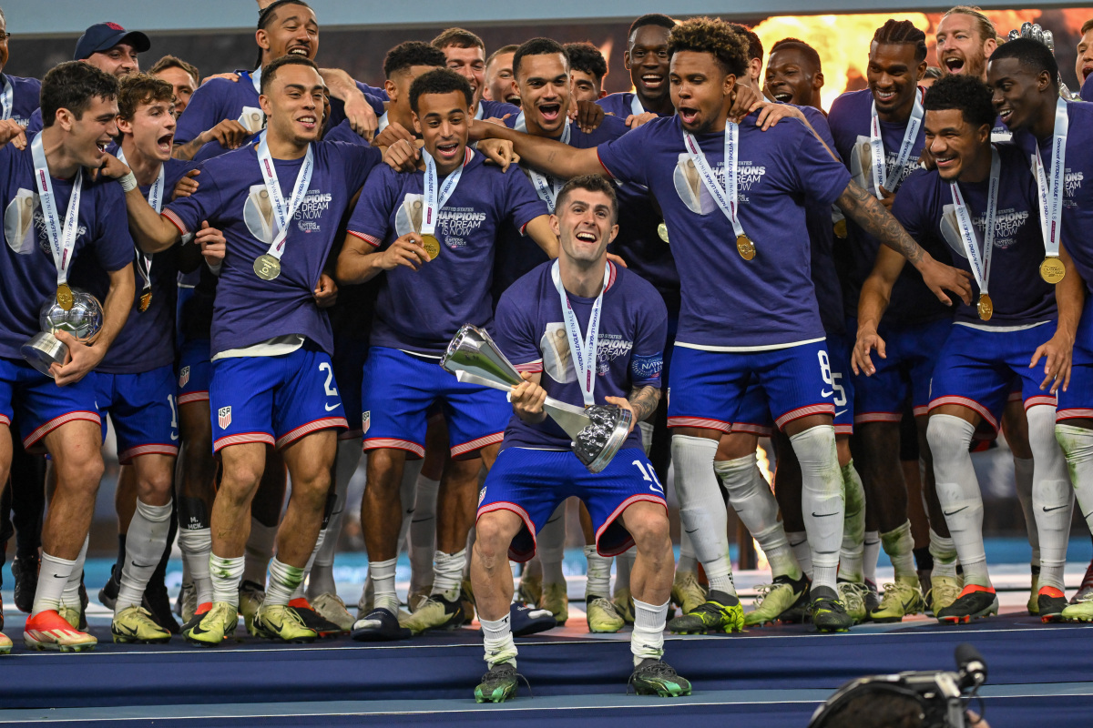 FPX观众热烈欢呼!,Ning迎来三赛季出色发挥全场沸腾不已(fpx3) FPX观众热烈欢呼!,Ning迎来三赛季出色发挥全场沸腾不已(fpx3)