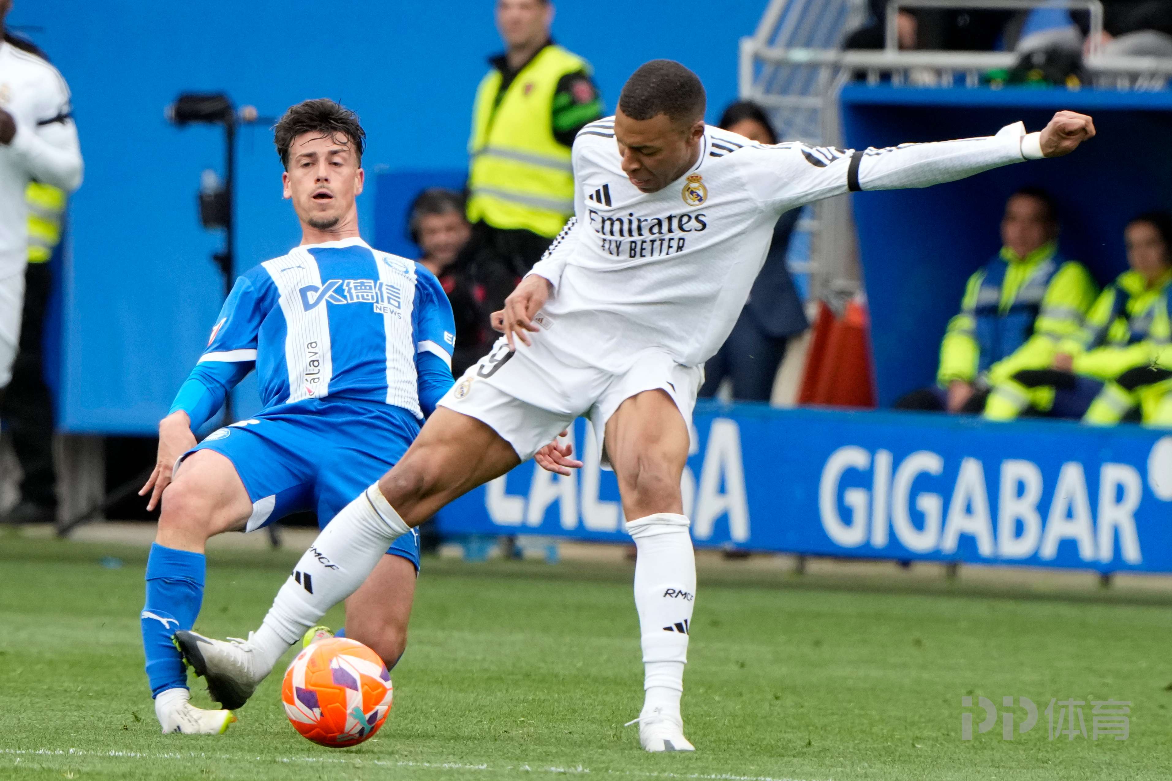  姆巴佩巅峰对决，Uzi与90激战日本队分钟，高光表现胜负难料！爱游戏体育赛事直播