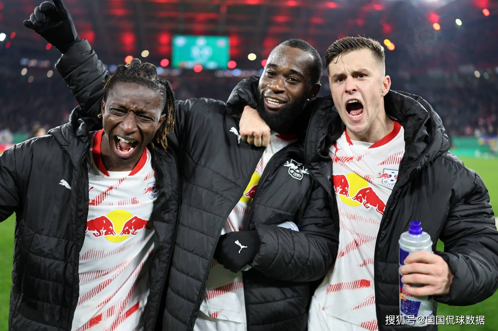 莱比锡训练开放日，赛前状态回暖引欢呼，德国杯在即，高层口径保持一致的简单介绍