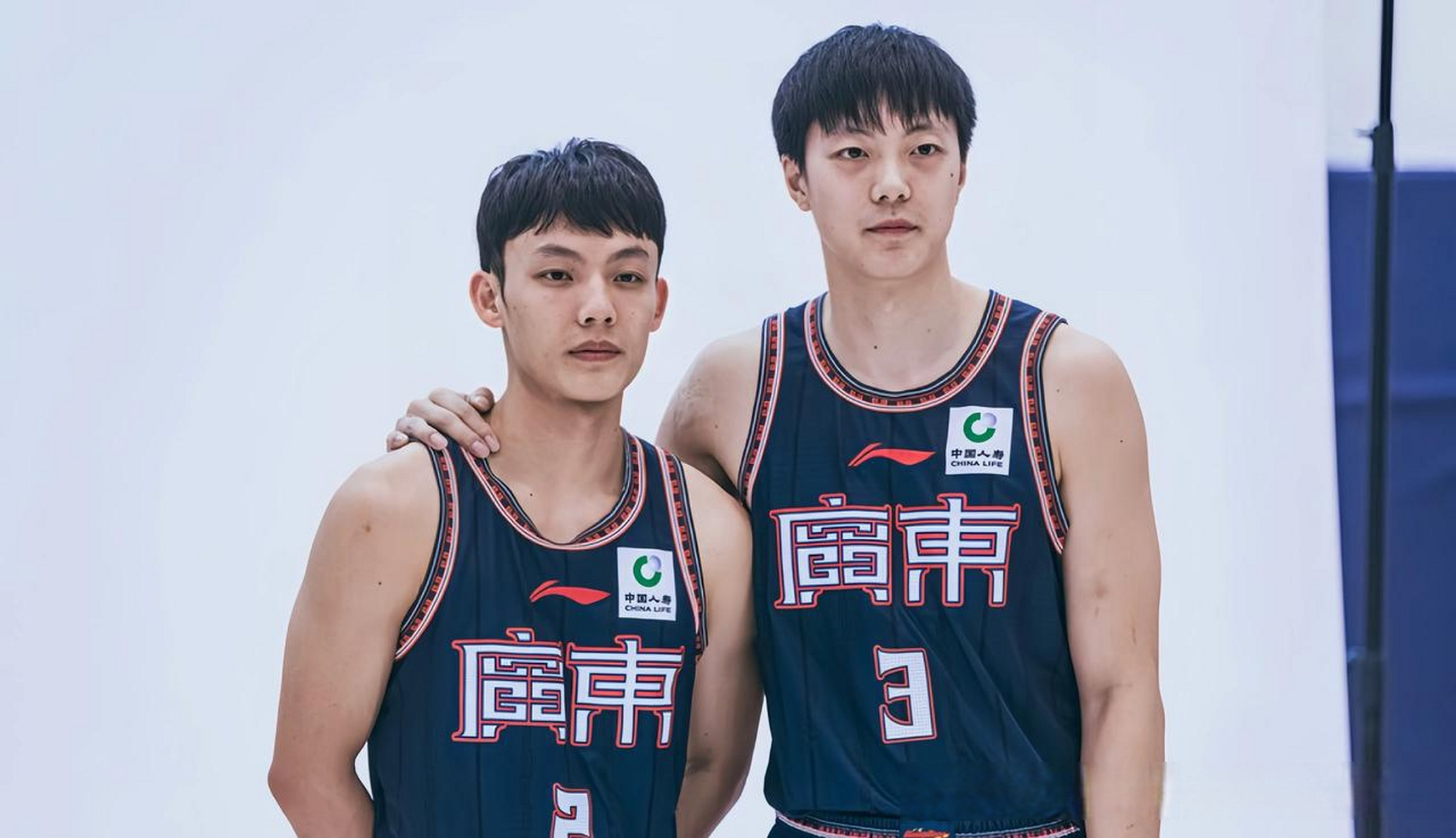 包含集结日突围战来临，广东宏远围绕CBA常规赛遗憾出局，更衣室稳定，医务组通报恢复的词条