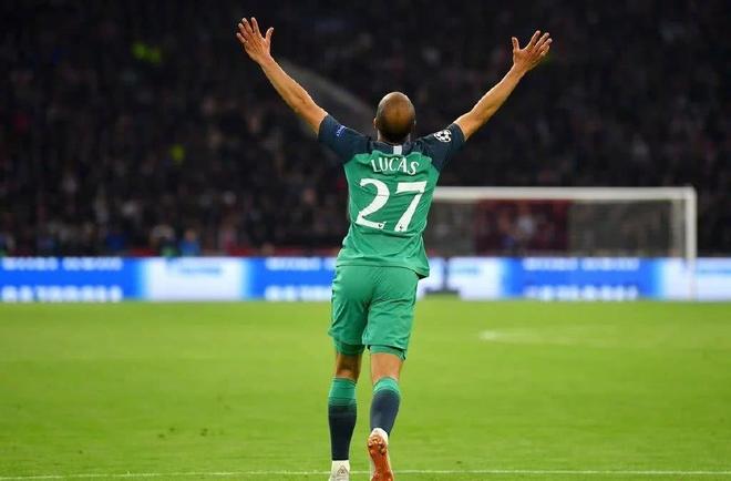 加时末段阿贾克斯调整名单以备英超，回应争议环节打磨，底气十足，球探报告显示潜力的简单介绍