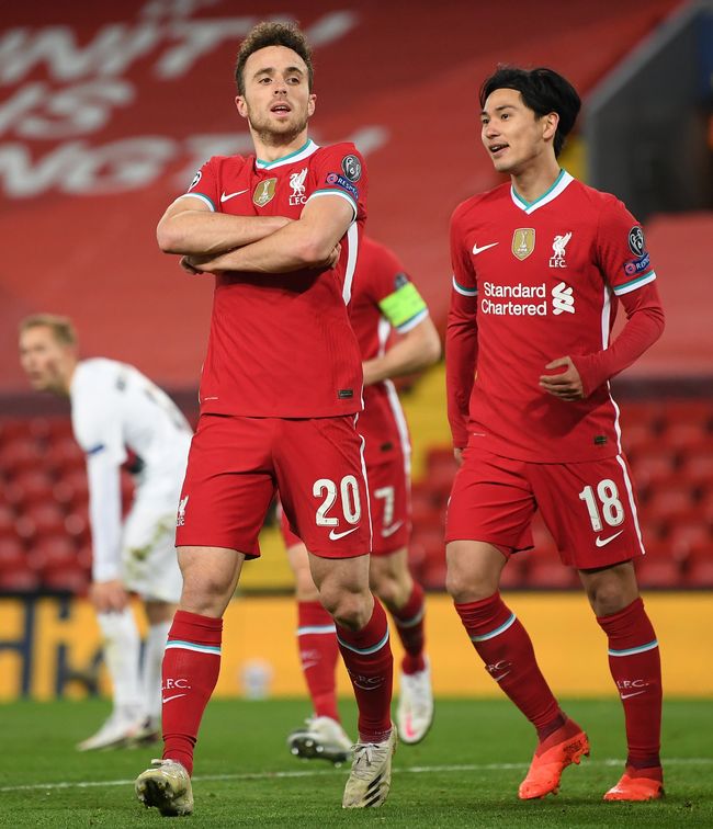 包含里程碑夜!西汉姆防线松动;欧联赛后刷纪录;话题不断;更衣室氛围转暖的词条 包含里程碑夜!西汉姆防线松动;欧联赛后刷纪录;话题不断;更衣室氛围转暖的词条